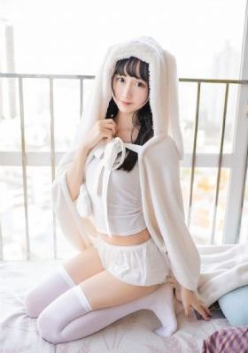 男孩们跪下