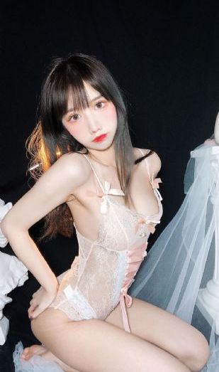看见弹幕后，死对头被我钓成翘嘴