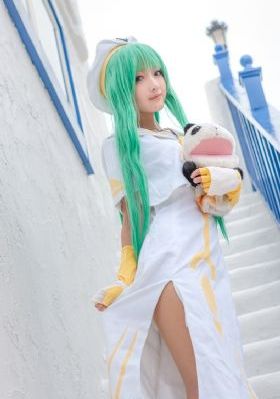 小女上房揭瓦